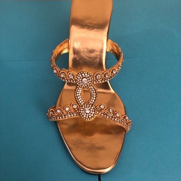 Gold sandals, Indian style - Picture 5 of 8